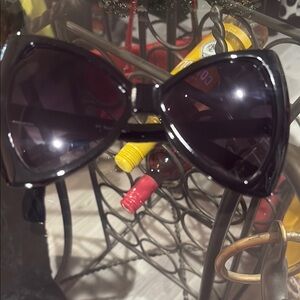 Elegant Black Bow Sunglasses